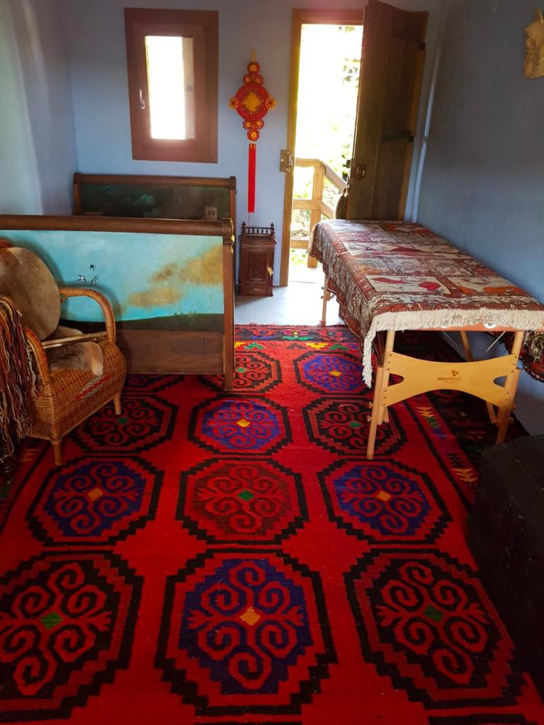 the shamanic healing room of Nasma Al Amir in the village Favi in Italy